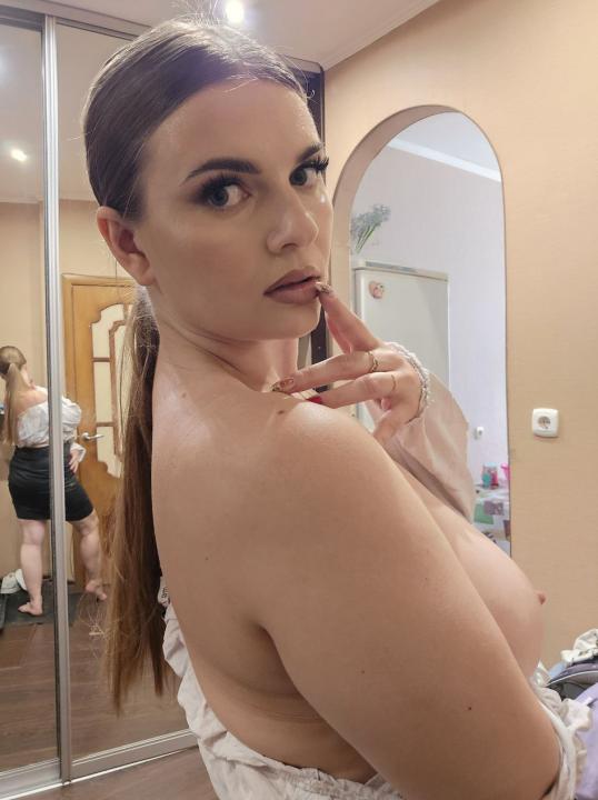 Webcam chat profile for LilyDolly69: Leather