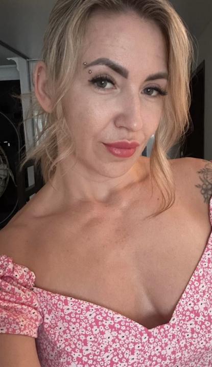 Webcam chat profile for 1MargoLove