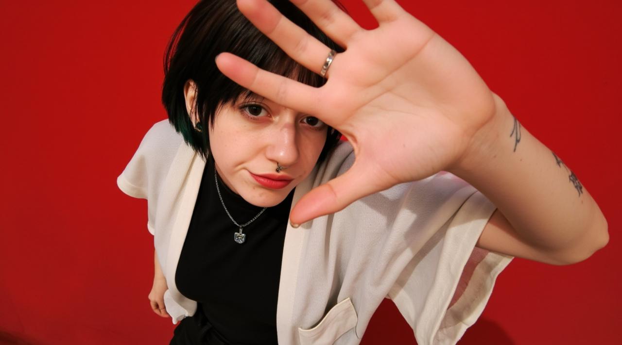 Webcam chat profile for AveryLia: Piercings & tattoos