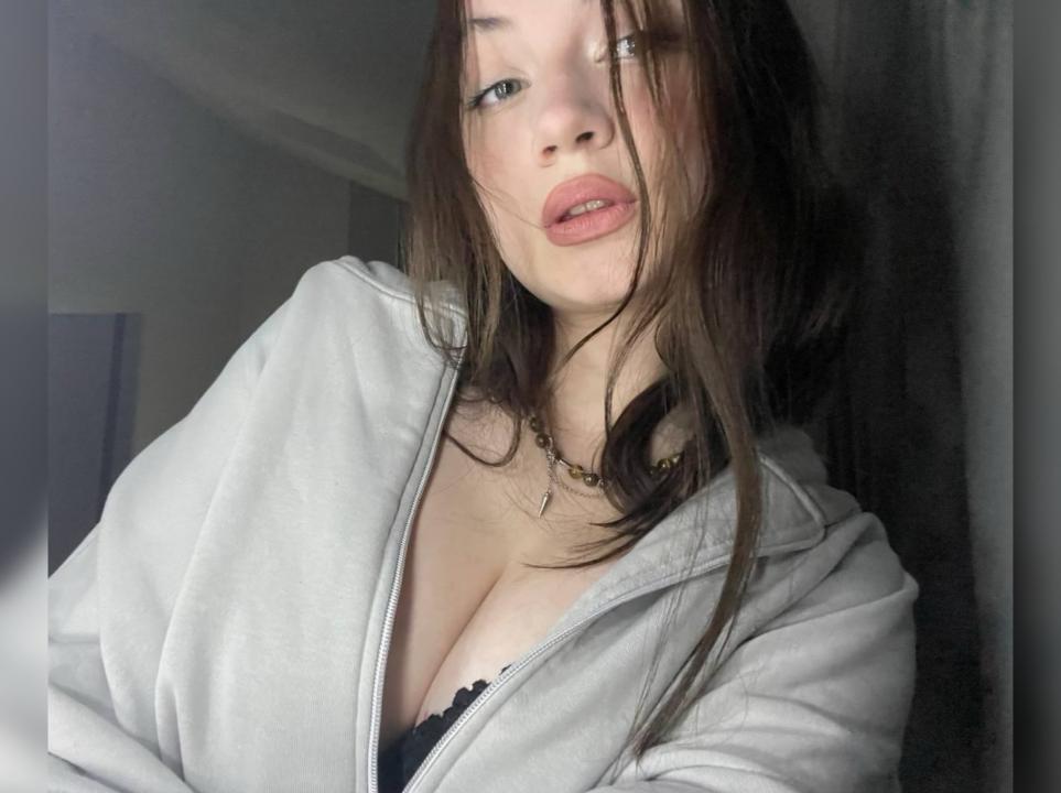 Webcam chat profile for Cryssa: Legs, feet & shoes