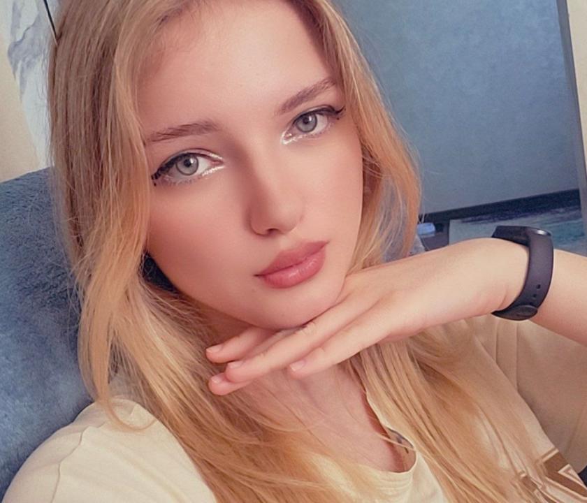 Webcam chat profile for SweetRinaKiss: Outfits