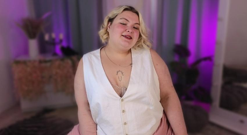Webcam chat profile for EllaBigBabe: Leather