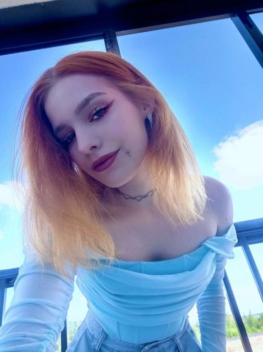 Webcam chat profile for LilitEl: Nails