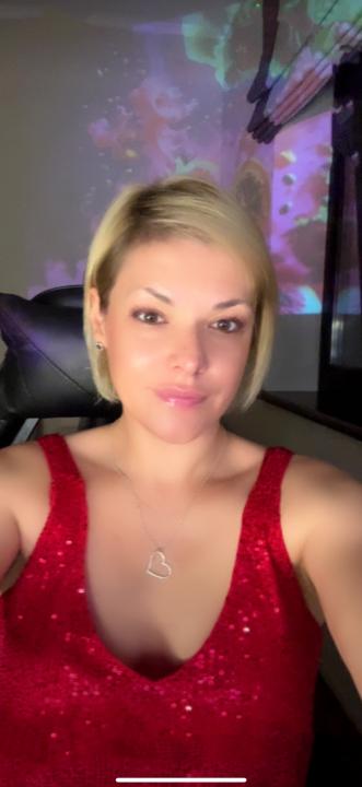 Webcam chat profile for 1ScarletWhisper