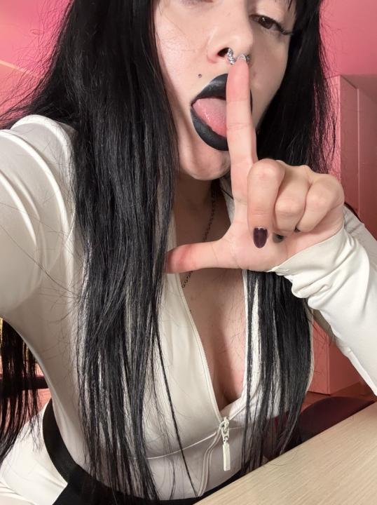Webcam chat profile for GoddessMisha: Dominatrix