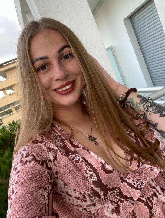 Webcam chat profile for SilentSerenity: Ask about my Hobbies