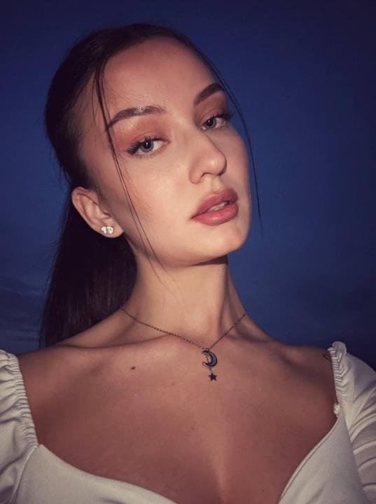 Webcam chat profile for Alina2Sweet: Leather