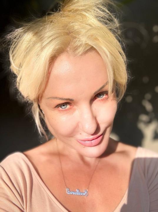 Webcam chat profile for Rosi: Ask about my Hobbies