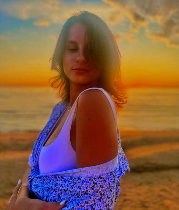 Webcam chat profile for MiaPrestigo: Dancing
