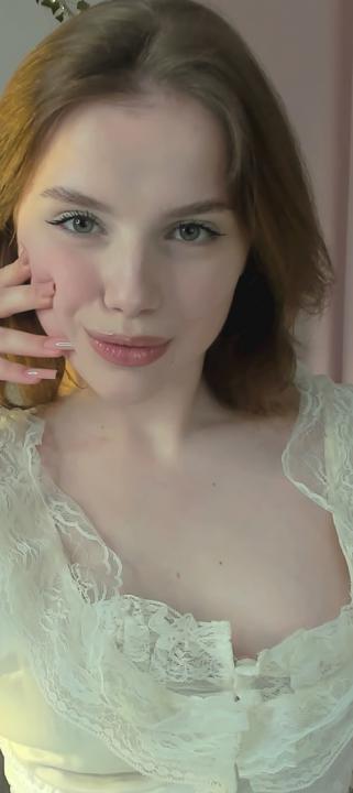 Webcam chat profile for GabiAddams: Legs, feet & shoes