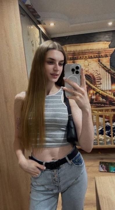 Webcam chat profile for LolaQueenn