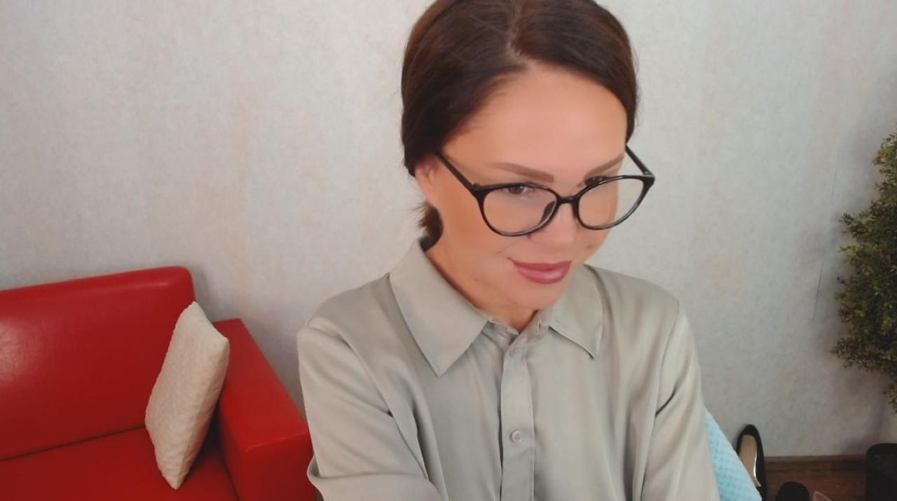Webcam chat profile for VickyGold: Kissing