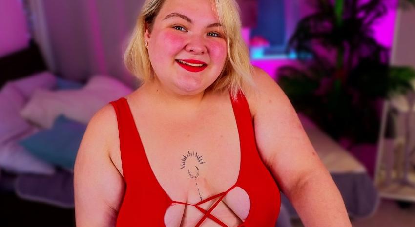 Webcam chat profile for EllaBigBabe: Leather