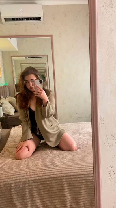 Webcam chat profile for BabyyCheril: Legs, feet & shoes