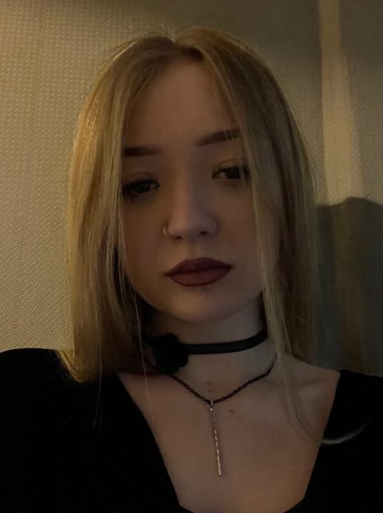 Webcam chat profile for SilkenWish: Ask about my Hobbies
