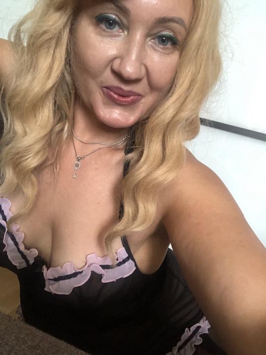 Webcam chat profile for LovelyViictor1a