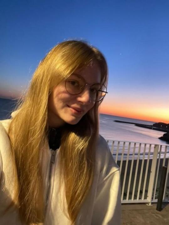 Webcam chat profile for Amorisse: Kissing