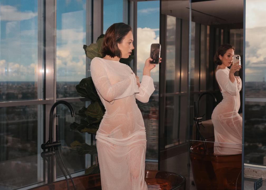 Webcam chat profile for MilaKnightley: Legs, feet & shoes