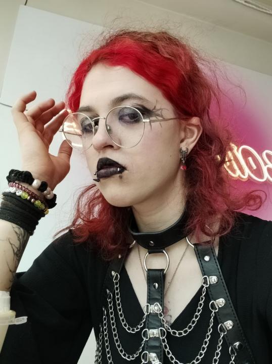 Webcam chat profile for NoellePaws: Legs, feet & shoes