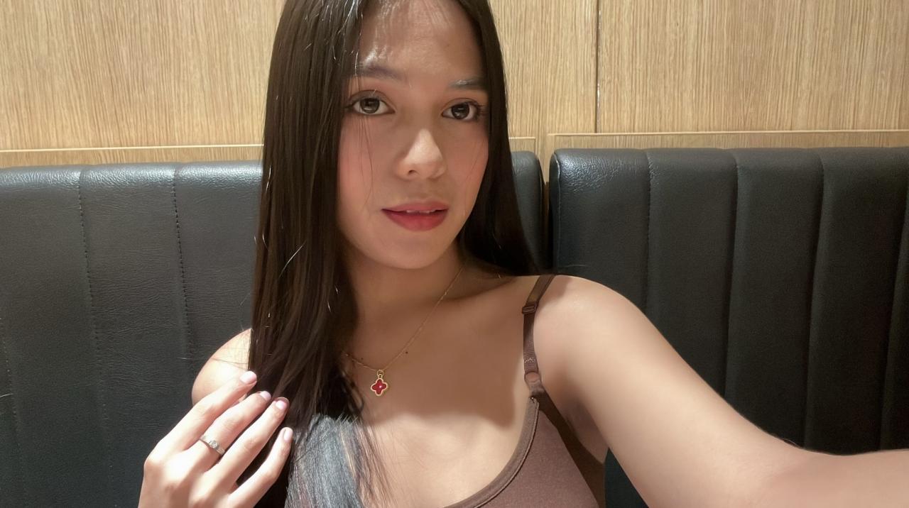 Webcam chat profile for SweetErika: Jerking off