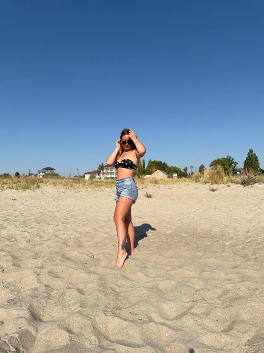 Webcam chat profile for MoonForYouu: Travel