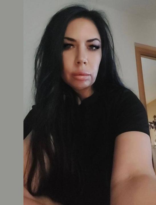 Webcam chat profile for M1onika: Ask about my other interests