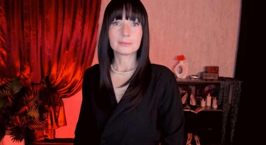 Webcam chat profile for MonicaCheerful: Dominatrix
