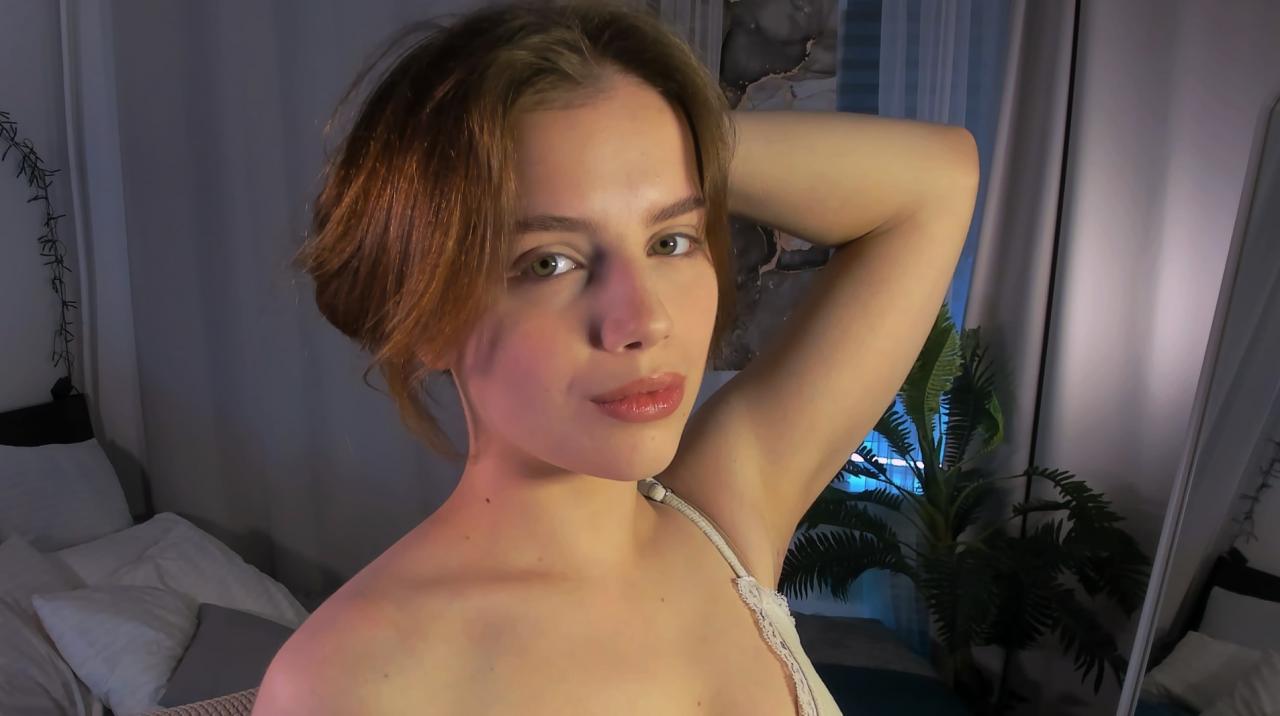 Webcam chat profile for GabiAddams: Legs, feet & shoes