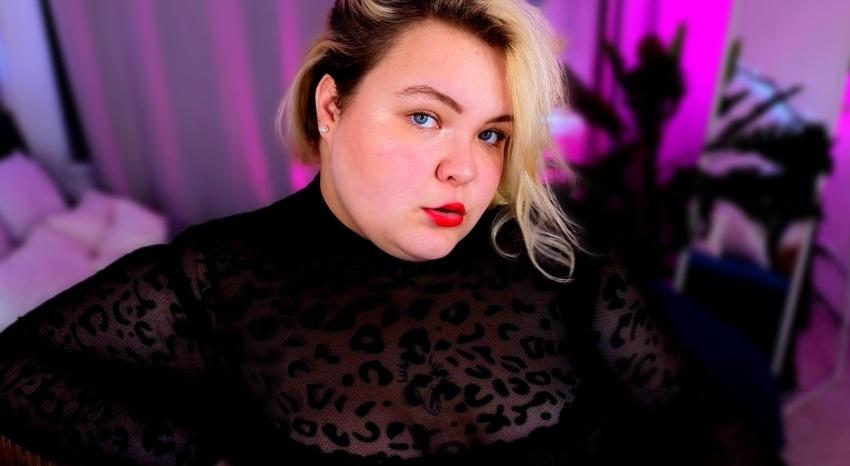 Webcam chat profile for EllaBigBabe: Leather