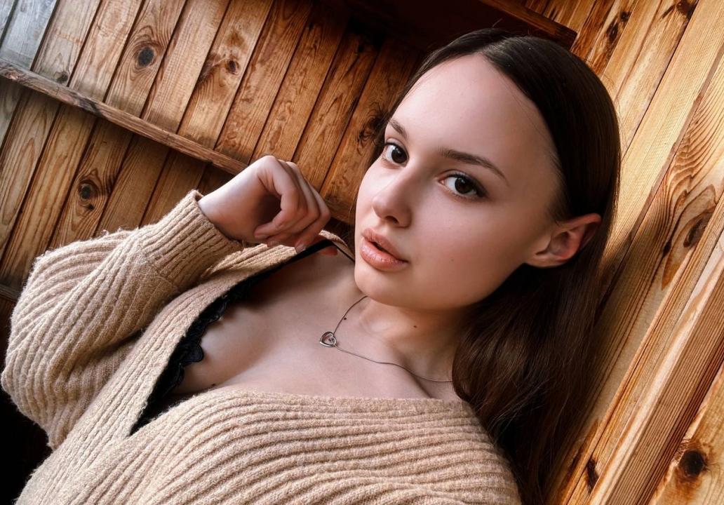 Webcam chat profile for FairyNova: Ask about my Hobbies