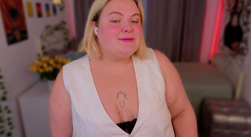 Webcam chat profile for EllaBigBabe: Leather