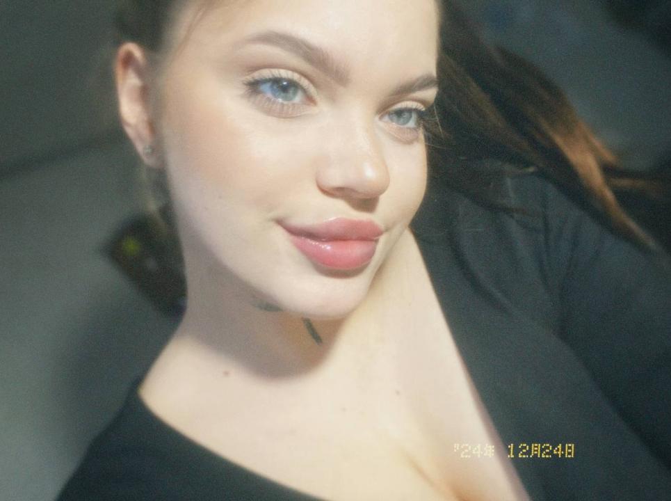 Webcam chat profile for LilyKiss: Dancing