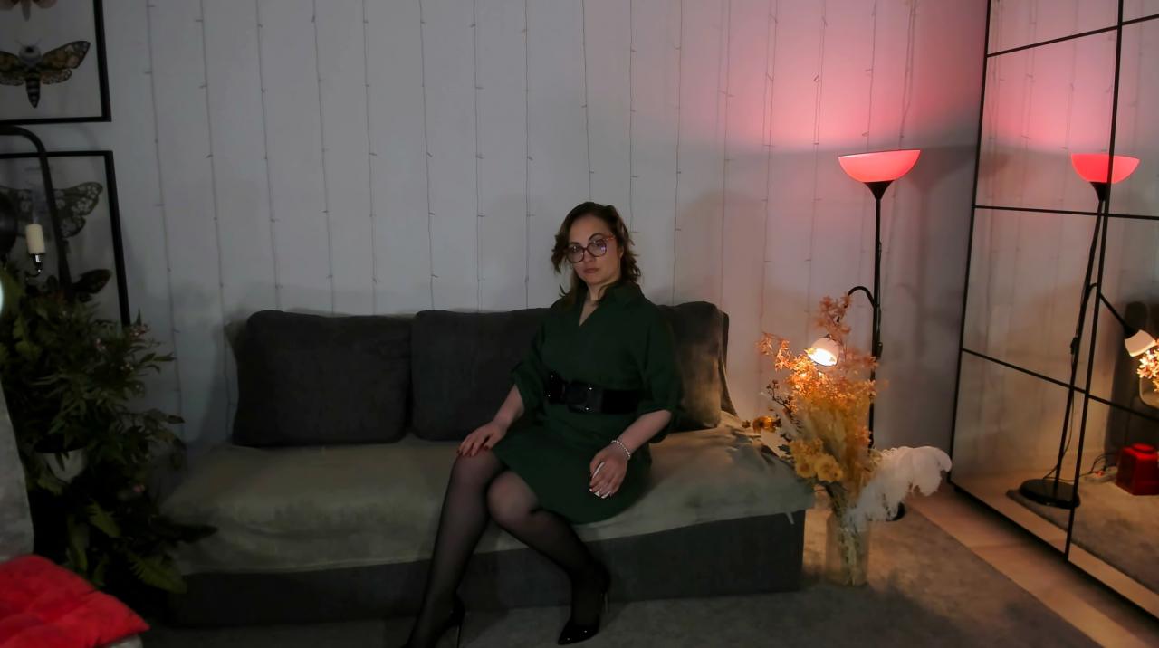 Webcam chat profile for AdelaideRosabel: Leather