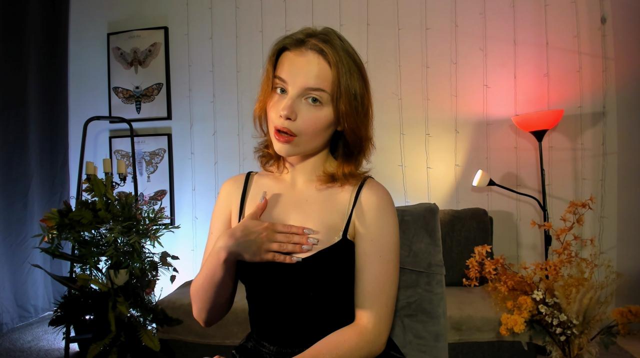 Webcam chat profile for GabiAddams: Legs, feet & shoes