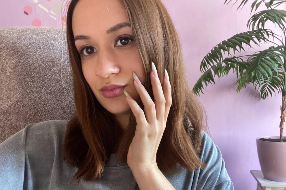 Webcam chat profile for AdorableKatty: Legs, feet & shoes