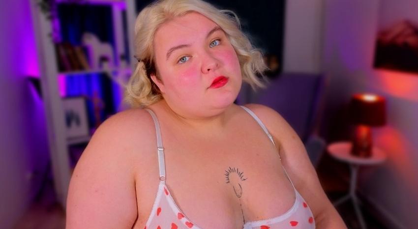 Webcam chat profile for EllaBigBabe: Leather