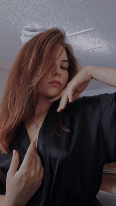 Webcam chat profile for HotQueen: Kissing