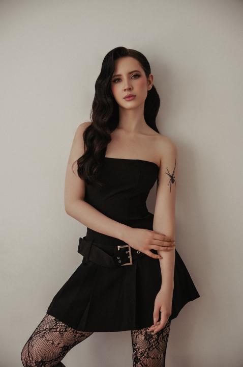 Webcam chat profile for GraceMartin: Smoking