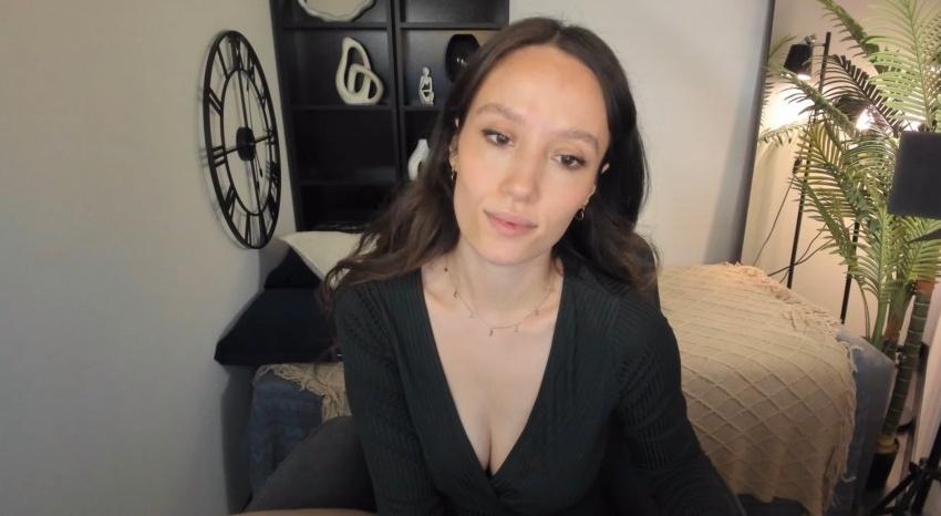Webcam chat profile for AgnesGoddes: Legs, feet & shoes