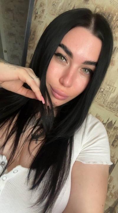 Webcam chat profile for Evelise: Ask about my Hobbies