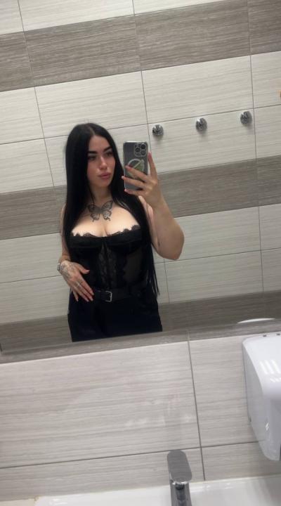 Webcam chat profile for Evelise: Ask about my Hobbies