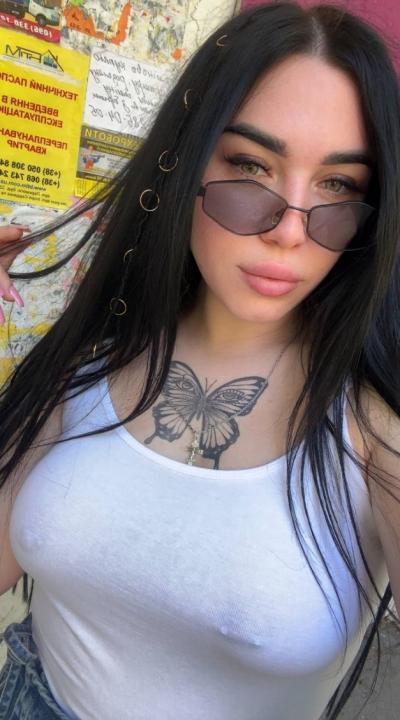Webcam chat profile for Evelise: Ask about my Hobbies