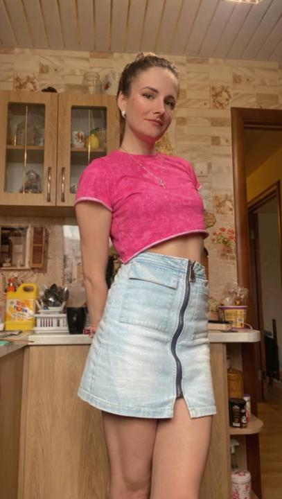 Webcam chat profile for Serenelle: Ask about my Hobbies