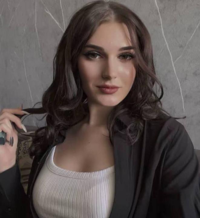Webcam chat profile for Lintaniya: Ask about my Hobbies