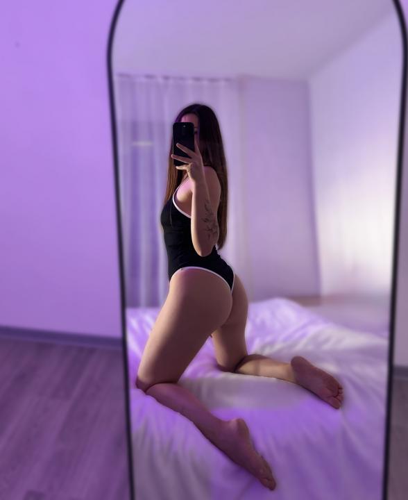 Webcam chat profile for SweetTi: Ask about my other activities