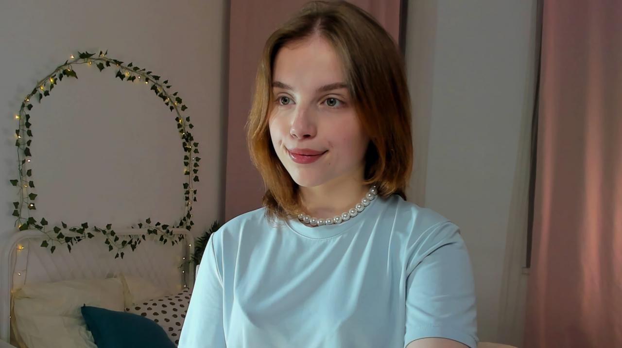 Webcam chat profile for GabiAddams: Legs, feet & shoes
