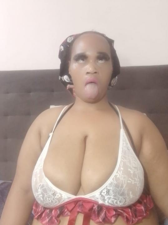 Webcam chat profile for lovingalotboobs: Legs, feet & shoes