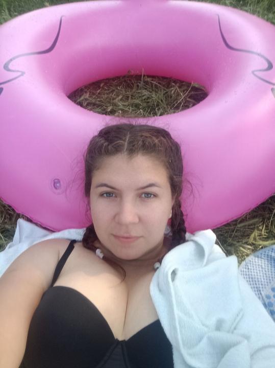 Webcam chat profile for Caryssa: Outfits