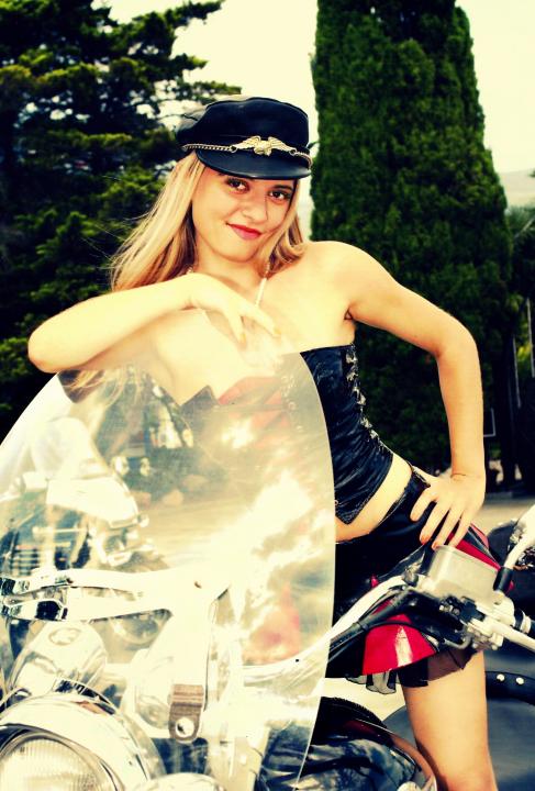 Webcam chat profile for lollyjull: Bondage & discipline