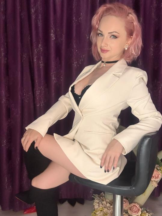 Webcam chat profile for EllianaReese: Dominatrix
